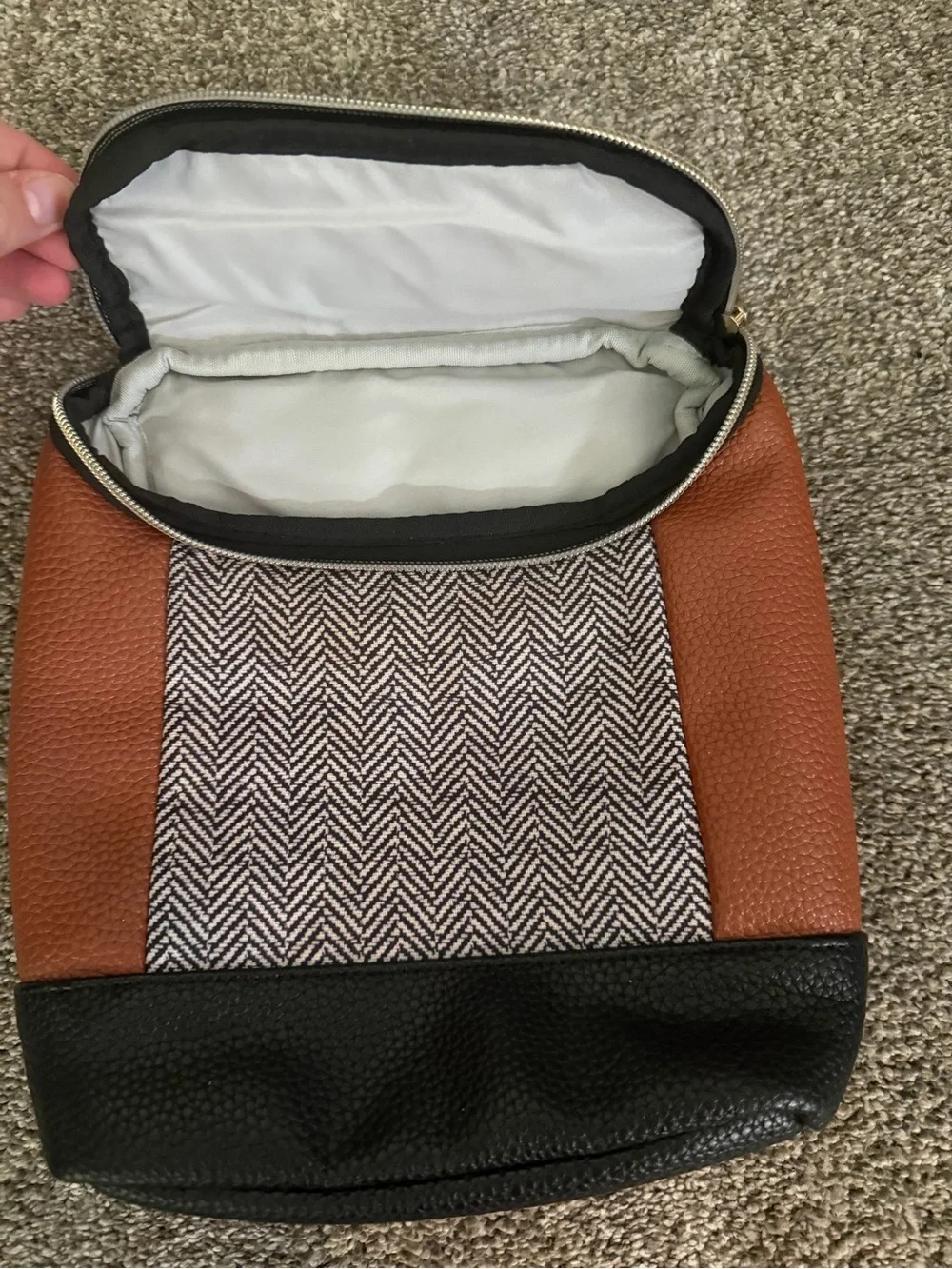 Itzy Ritzy White, Brown & Black Mixed-Material Cooler bag